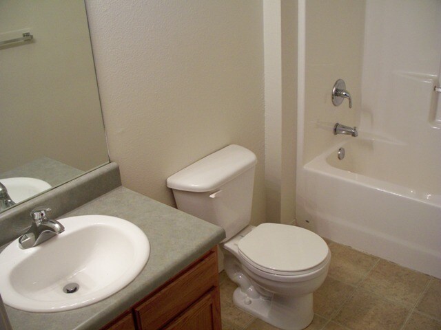 Building Photo - Walk-in Affordable 3 Bedroom 2 Bath walk in , in the Heart of Branson