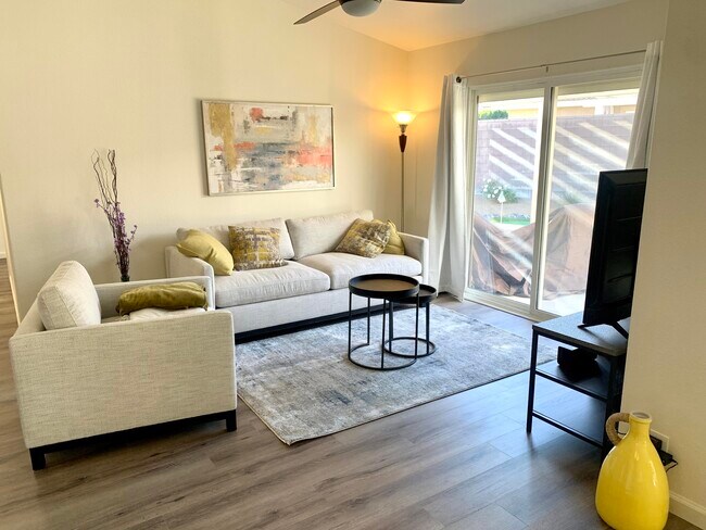 Foto del edificio - 78780 Birchcrest Cir