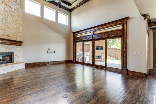 Building Photo - 2716 Lakeshore Dr