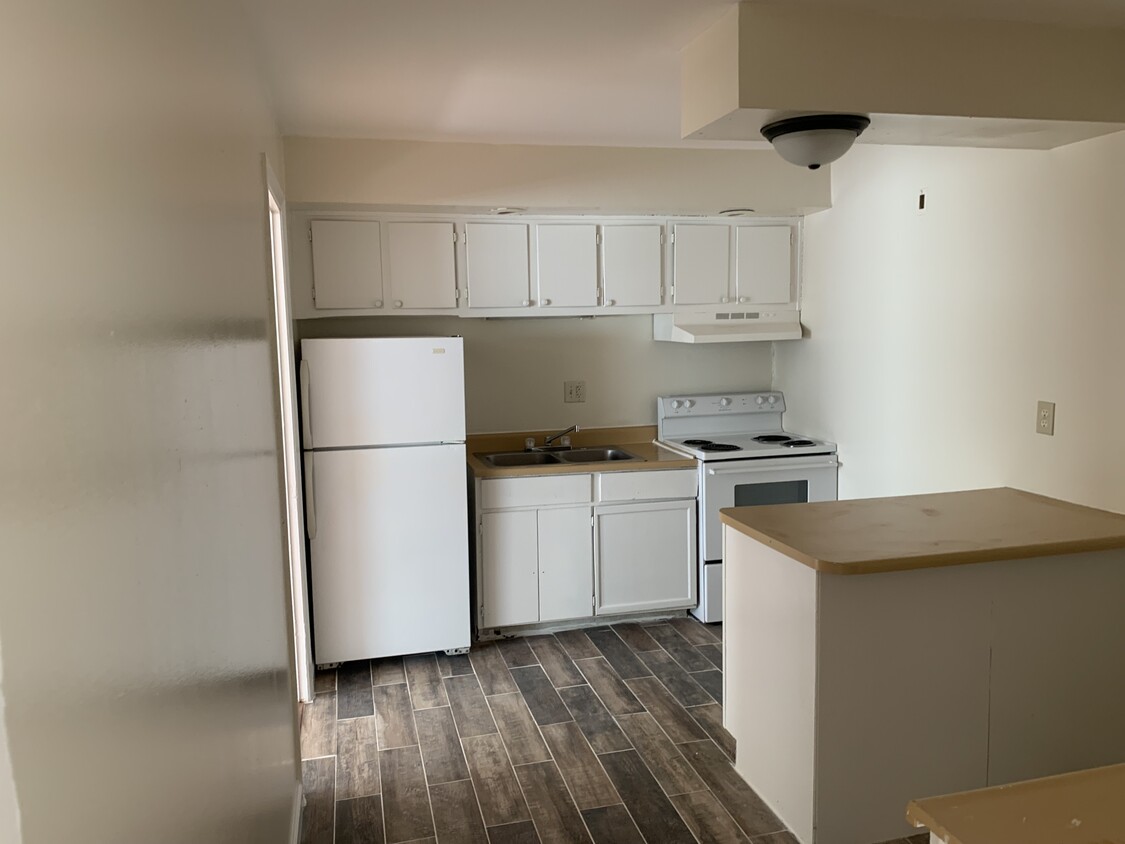 Foto principal - 1610 Woodman Drive