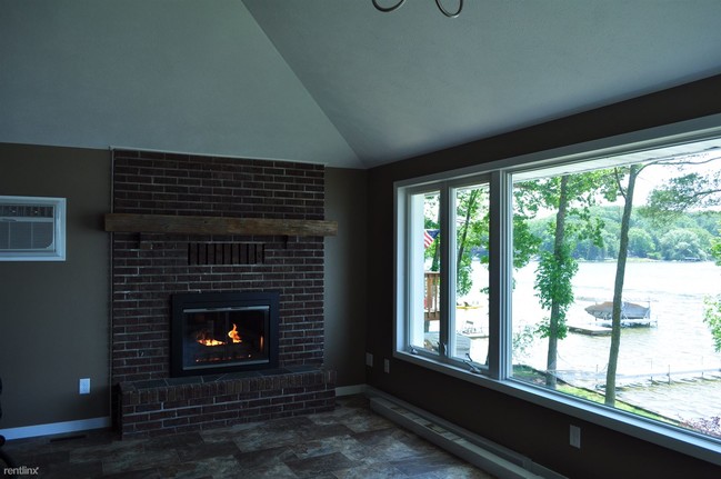 Building Photo - 5165 Bliss Ln