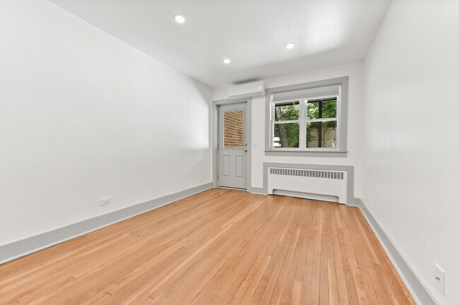 Foto del edificio - 5823 Fieldston Rd