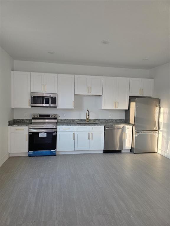 Building Photo - 113 E Bullard Ave