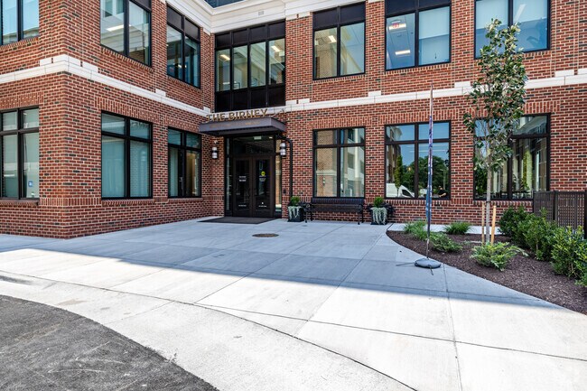 Foto del edificio - The Birney at Westhampton