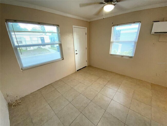 Building Photo - 1009 Vine Ave