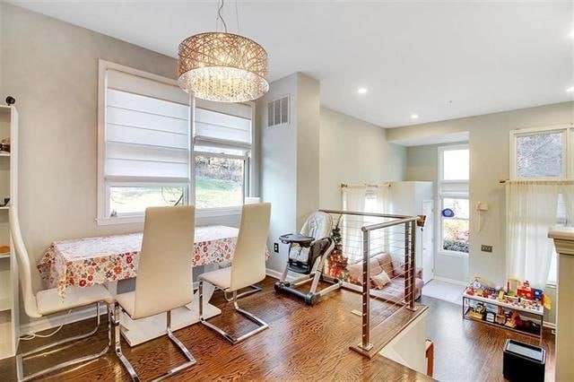 Foto del edificio - 279 Roslyn Ct