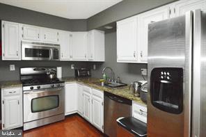 Building Photo - 110 Treymore Ct