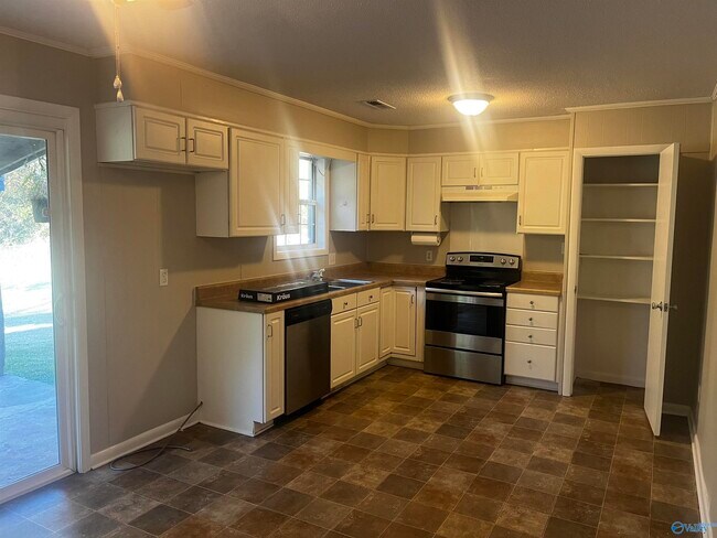 Foto del edificio - 151 Forest Valley Dr