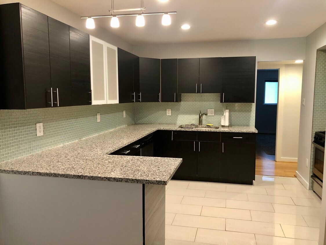 1673 Parkcrest Cir Unit 101, Reston, VA 20190 Condo for Rent in