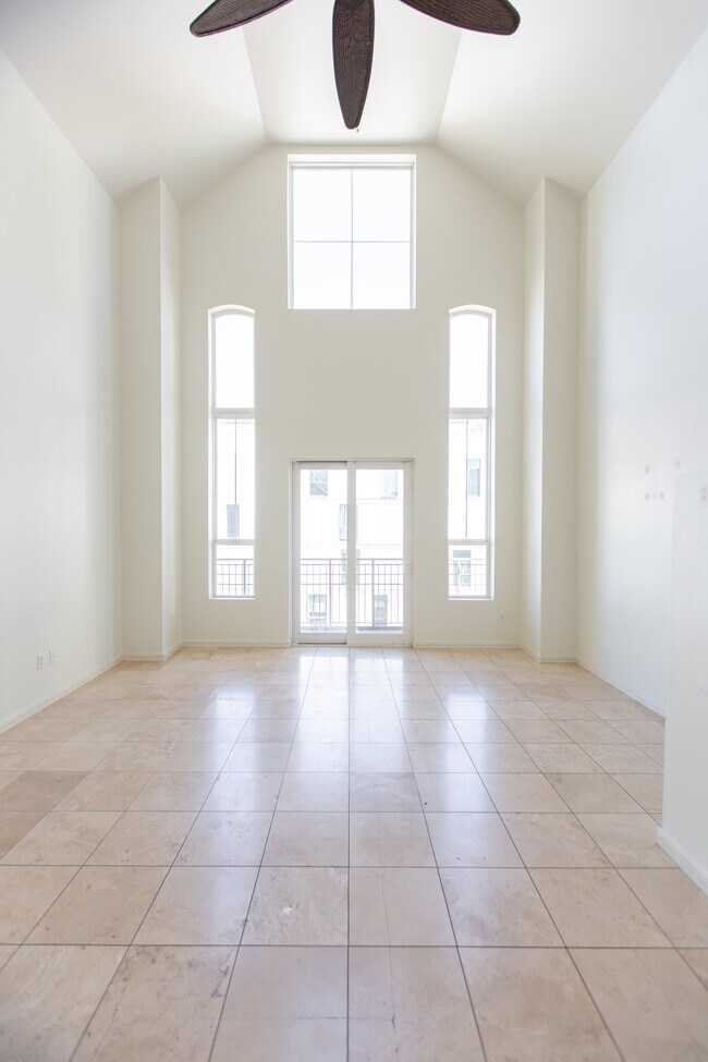 Foto del edificio - 215 E McKinley St