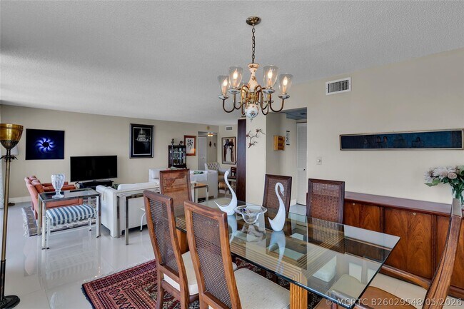Foto del edificio - 1370 S Ocean Blvd