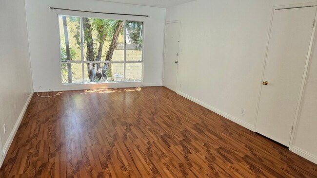 Foto del edificio - 638 N W Knoll Dr