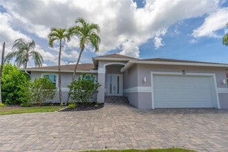 Building Photo - 201 S Bahama Ave