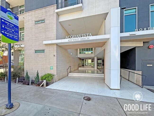 Foto del edificio - Charming 2BD/1BA Condo in Downtown W/ A/C, W/D, Community Pool, Spa, & Gym!