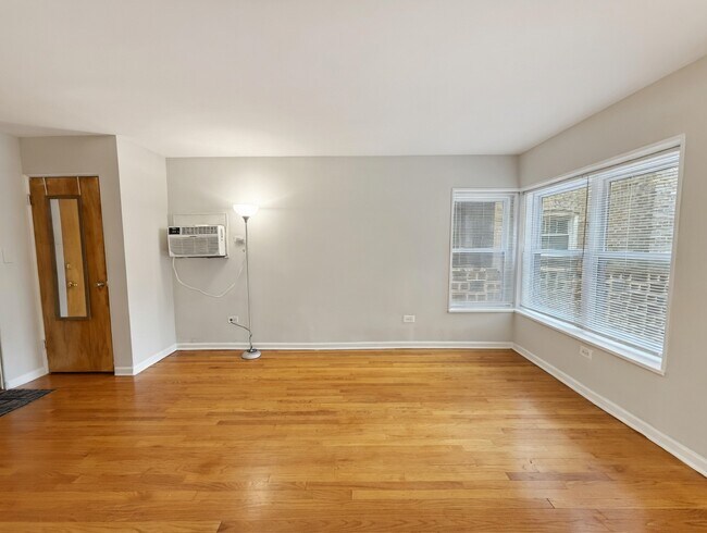 Foto del edificio - 6535 N Mozart St