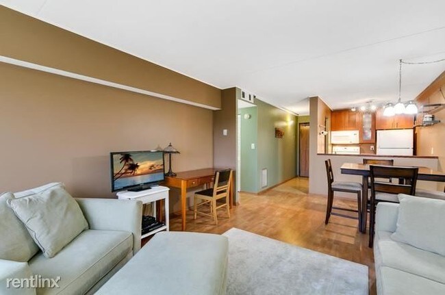 Foto del edificio - 1 br, 1 bath  - 1920 S 1st St Apt 308