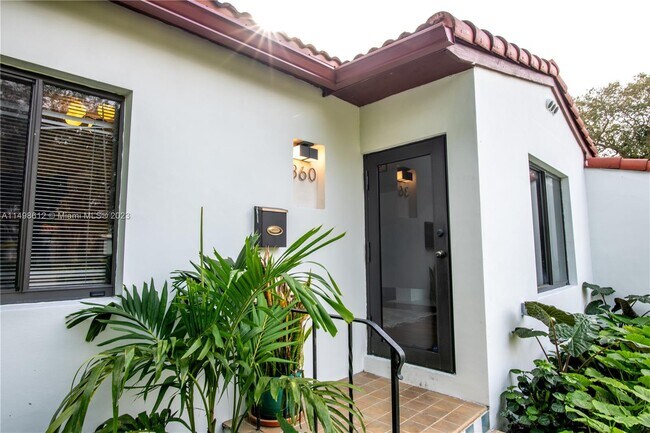 Foto del edificio - 360 NE 87th St