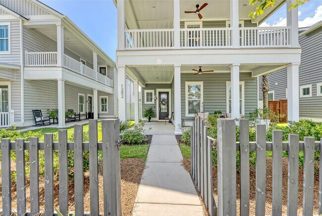 Foto del edificio - Beautifully Upgraded 3-Story Charleston Row Home in Premier Summers Corner Community