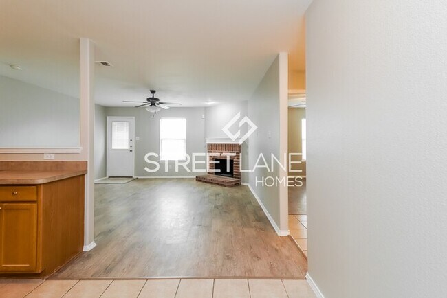 Foto del edificio - $1050 off his first full month on a 15 mon...