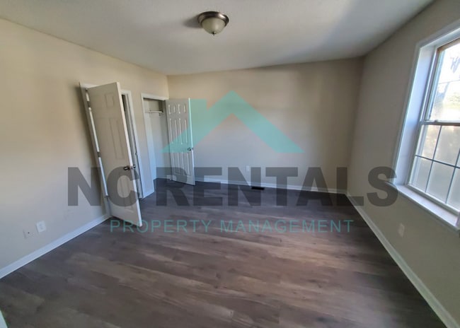 Foto del edificio - 114 N Jackson Ave