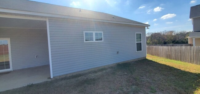 Foto del edificio - Gorgeous 3 bedroom 2 bath home Built-in 2019.