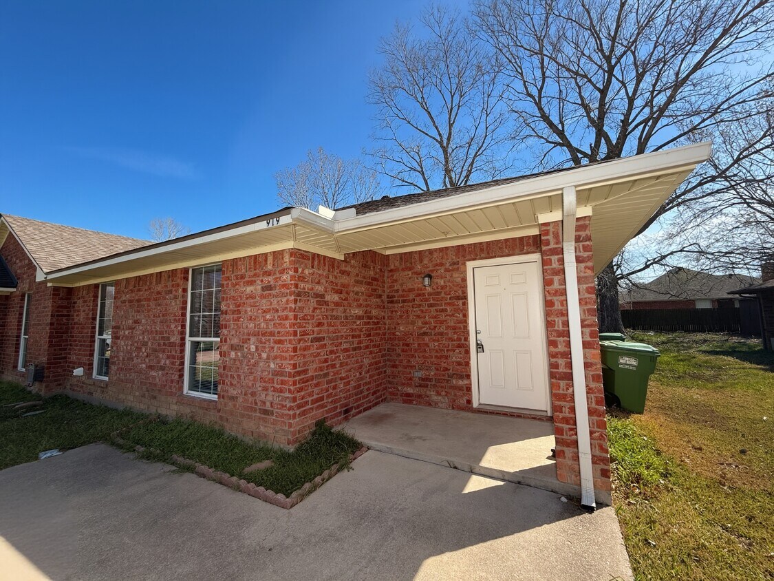 Photo - 931 Farmington Rd (Howe, TX)