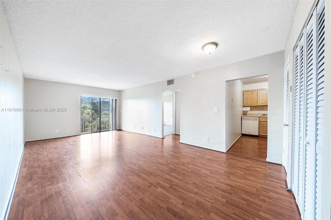 Foto del edificio - 405 S Pine Island Rd