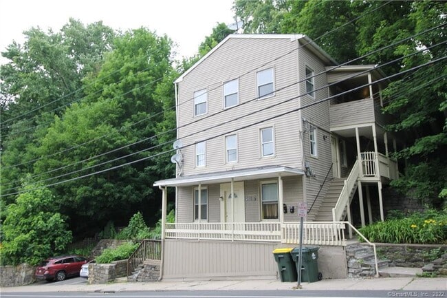 Building Photo - 3 Maple St