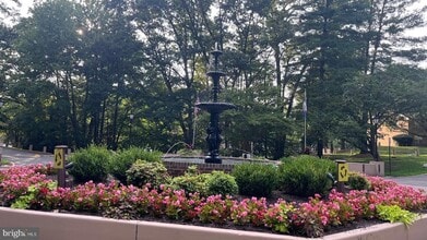 Building Photo - 5904 Cove Landing Rd