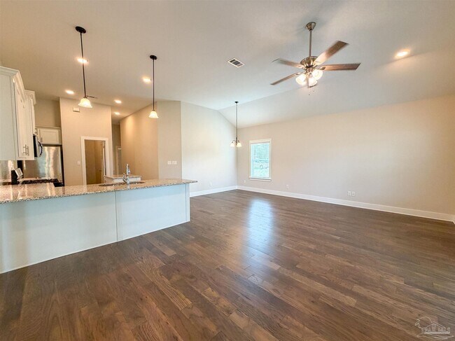 Foto del edificio - 5841 Winifred Ave