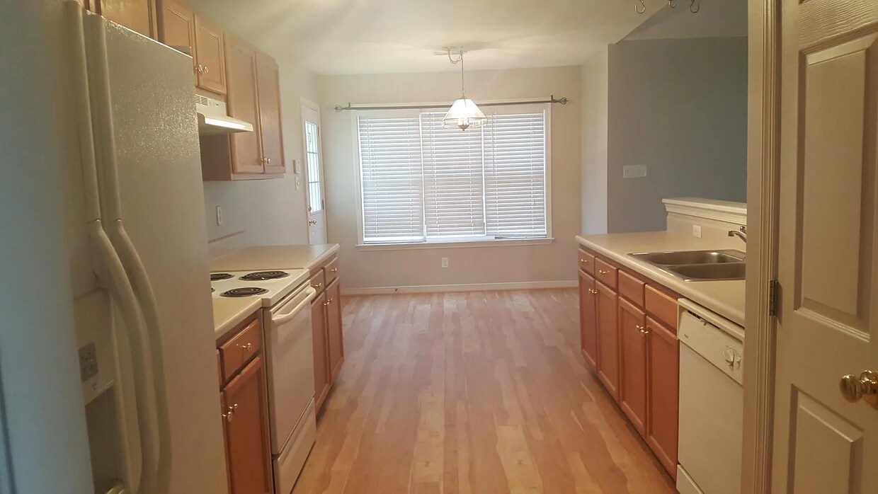 Foto del edificio - 6334 Greystone Creek Rd
