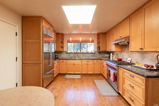 Building Photo - 13 Oak Forest Rd