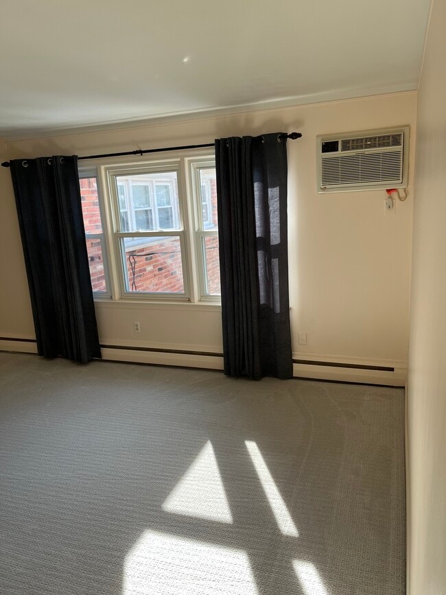 Building Photo - 17060 E 11 Mile Rd