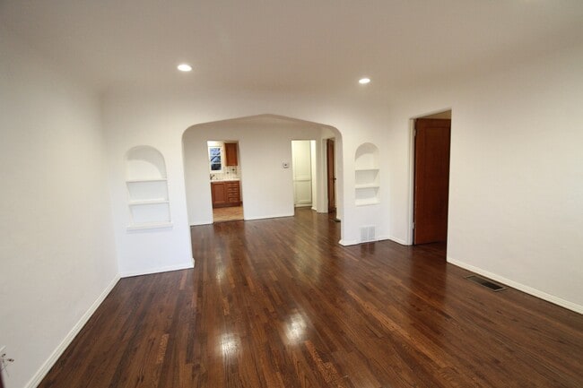 Building Photo - 937 Hammond St