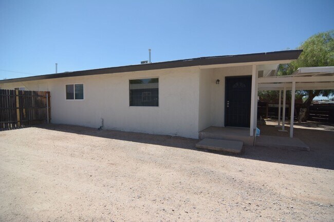 Foto del edificio - Spacious 2 Bedroom 1 Bath Duplex! Central ...
