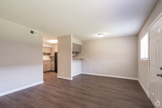 3BR, 1BA- 923 sq ft - The Blanca Apartments