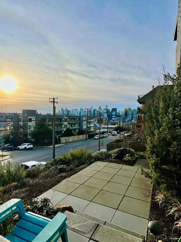 Cozy patio with amazing views - 522 Lee St