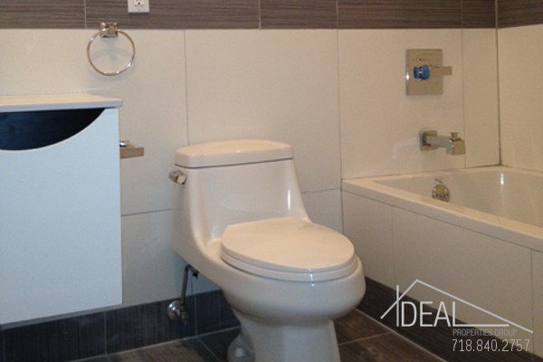 Building Photo - Sensational 4BR Triplex in Bed-Stuy!