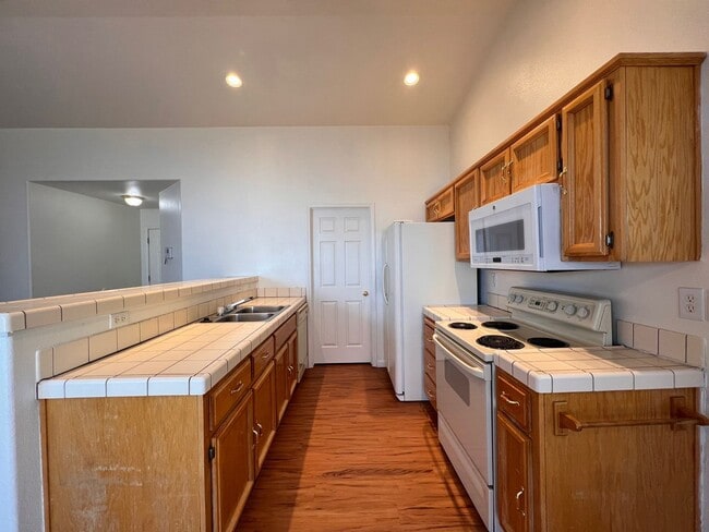 Building Photo - Nice 3-bedroom Fernley Home in Donner Trails