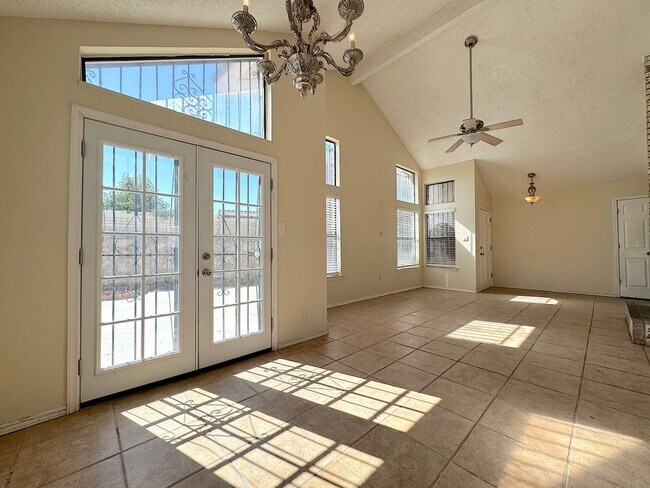 Foto del edificio - West El Paso 3bed/2Bath refrig A/C Home