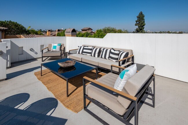 Building Photo - Upscale & Spacious, Spanish Style Tri-Leve...