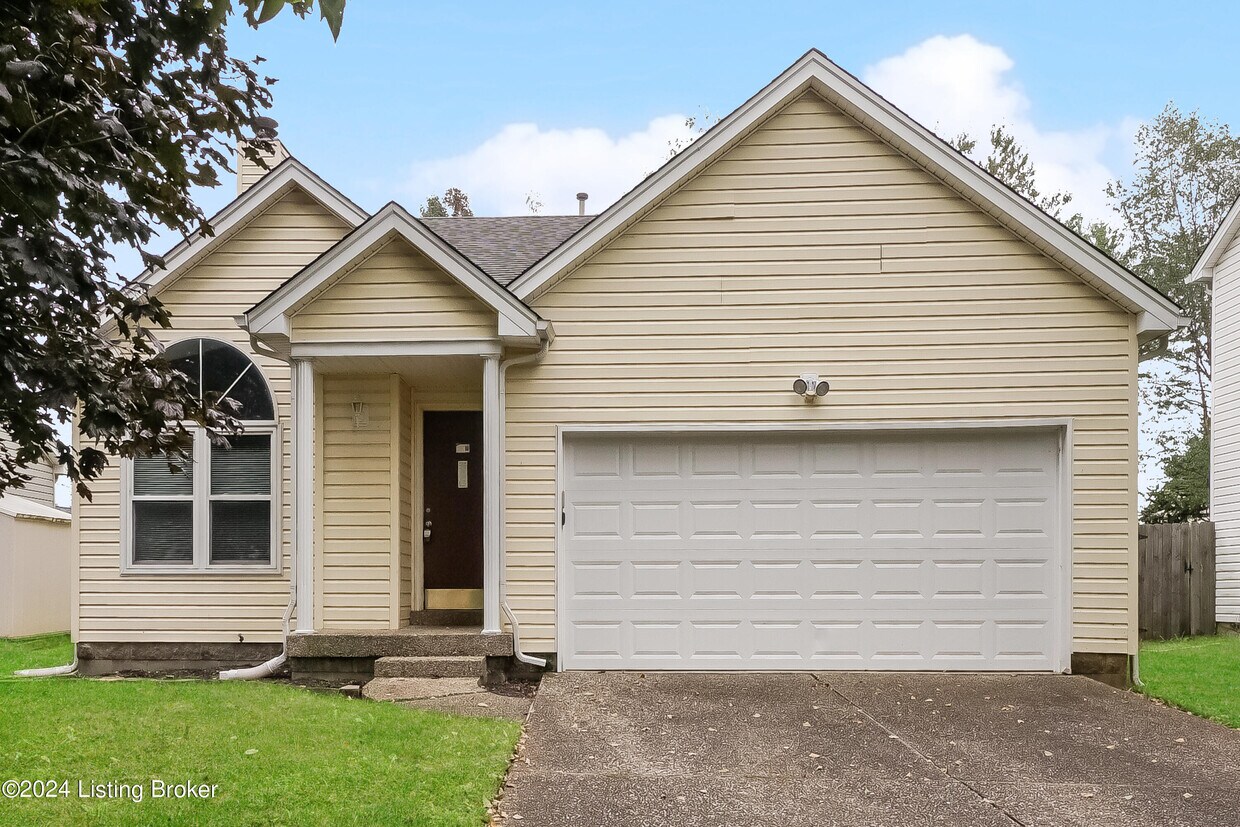 Primary Photo - 10812 Pineview Ct
