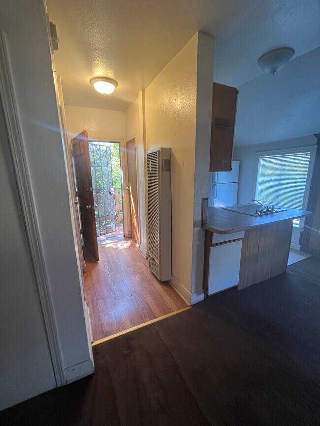 Interior - 731 Lucas Ave