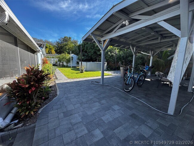 Foto del edificio - 4250 NW 9th Ct