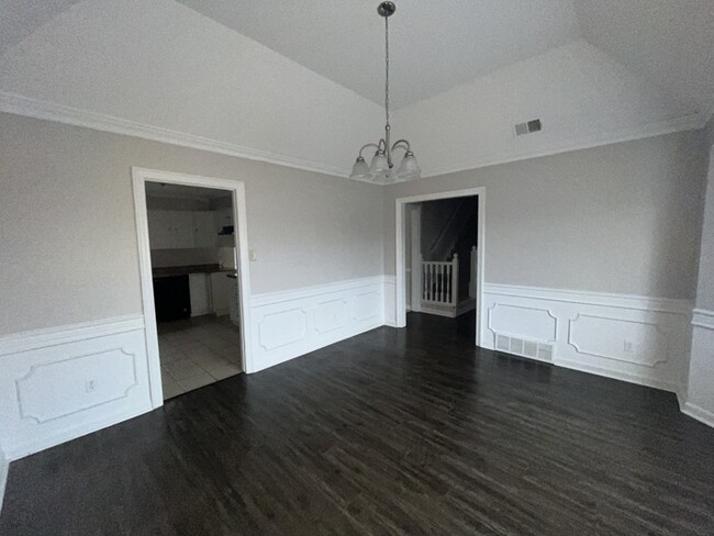 Building Photo - 8649 Walnut Grove Rd