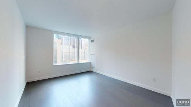 Building Photo - 400 W 61st St