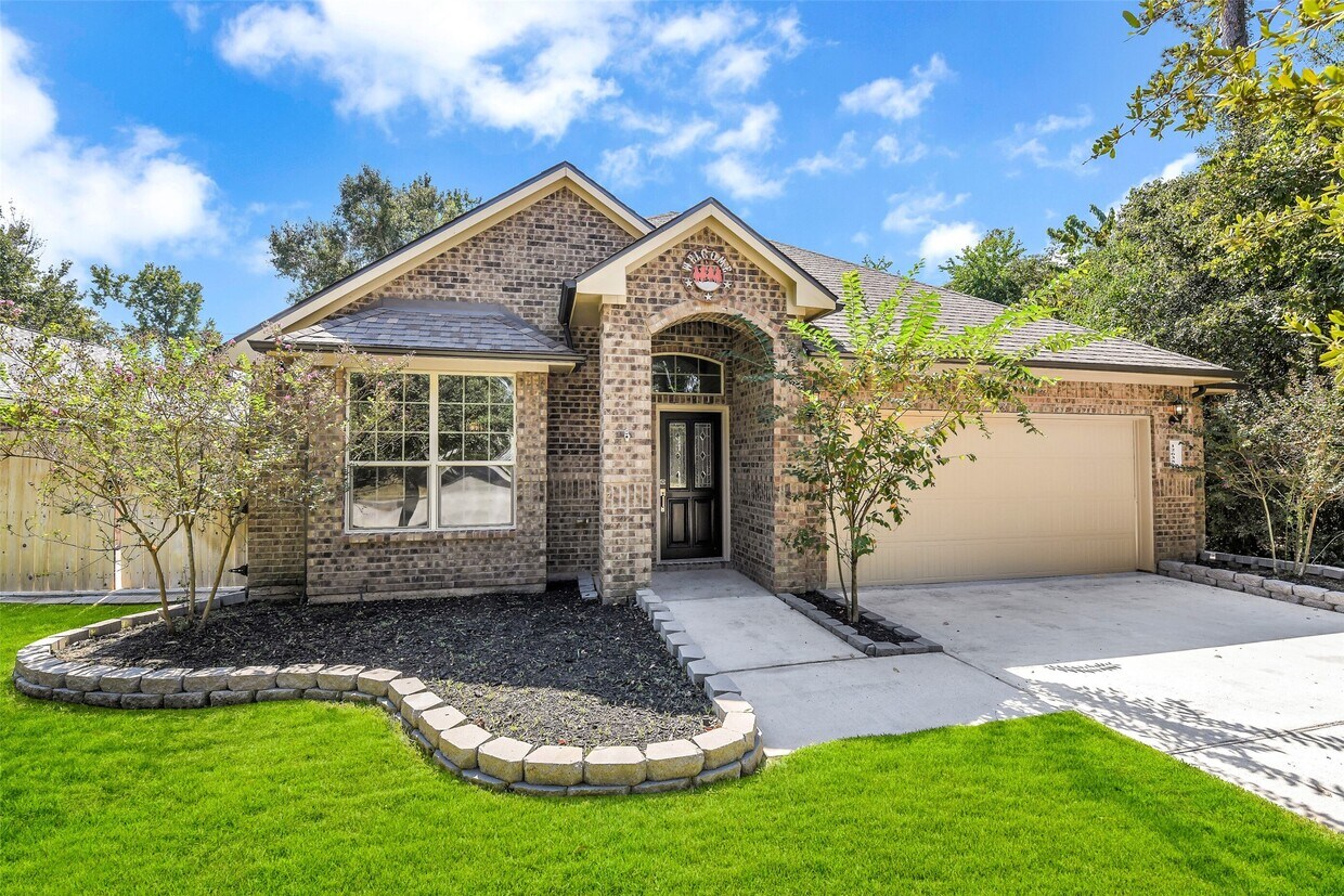 Foto principal - 12635 Lakeshore Dr