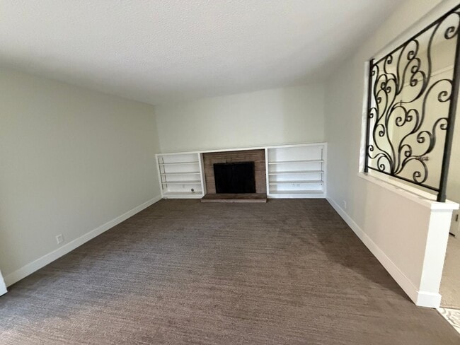 Photo - 1270-1272 Meredith Way Apartment