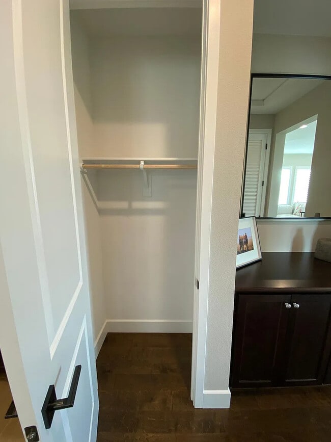 Building Photo - 476 E Sorrel Pl