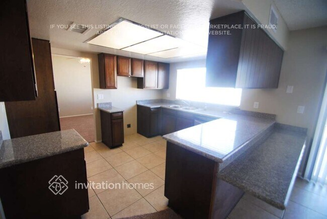 Foto del edificio - 4806 W Christy Dr